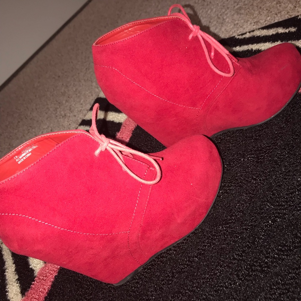 Red lace up wedges